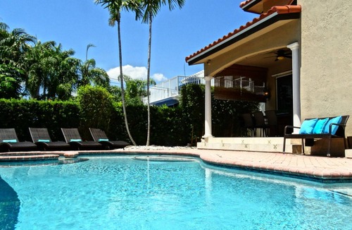 South Lake Villa | Luxury Beach Villa with Pool two blocks to the Beach