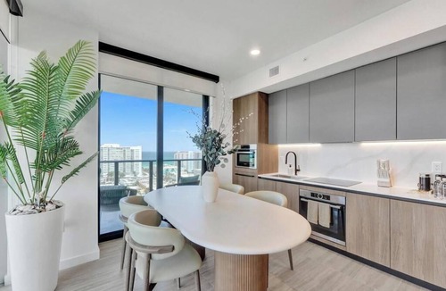 North Beach Condo | Luxury Beachside 4BR | Ocean Views, Pool & Gym