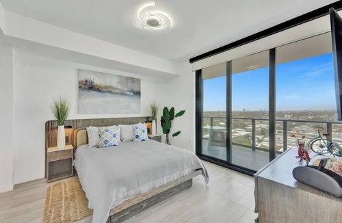 North Beach Condo | Luxury Beachside 4BR | Ocean Views, Pool & Gym