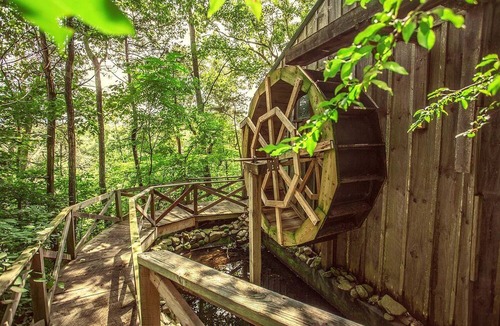Greeneville Cabin | Luxury Cabin for Two with Beautiful River Views near Knoxville
