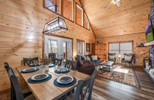 Sevierville House | Luxury Cabin with Hot Tub and Resort Access