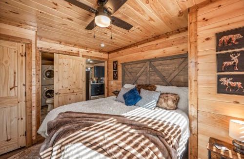 Sevierville House | Luxury Cabin with Hot Tub and Resort Access