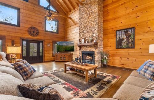 Newport House | Luxury Chalet with Private Suite Secluded and HotTub