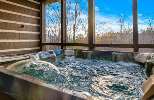 Newport House | Luxury Chalet with Private Suite Secluded and HotTub