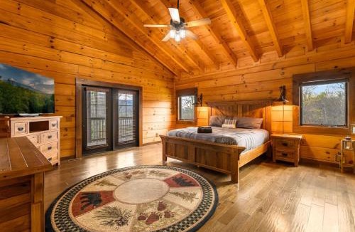 Newport House | Luxury Chalet with Private Suite Secluded and HotTub