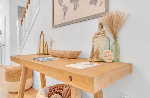 Third Ward Apartment | Luxury Coastal Farmhouse; Walk to Uptown, Home Gym