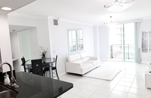 Downtown West Palm Beach Condo | Luxury Condo Downtown West Palm Beach with Heated Pool, Steam Room and Jacuzzi