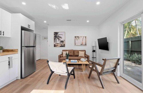 Victoria Park Apartment | Luxury Condo in Victoria Park w/Free Parking