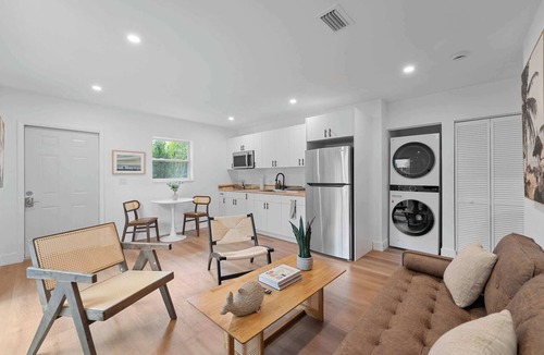 Victoria Park Apartment | Luxury Condo in Victoria Park w/Free Parking