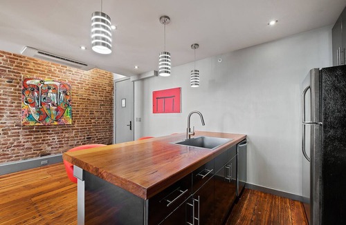 Central Business District Condo | Luxury Condo w Heated Pool & Hot Tub Near French Qtr, Great for Families, Groups