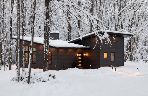 Galloway Cabin | Luxury contemporary cabin escape - 10 min to downtown