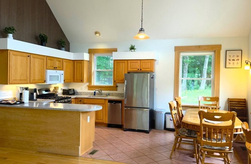 Floyd Cabin | Luxury-Cozy Mountain Retreat for Nature Lovers-Wildlife,Views & Complete Privacy