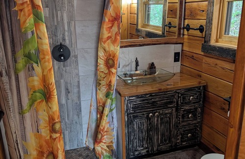 Wasola Cabin | Luxury Craftsman 1-bedroom cabin in SERENE beauty with AC, high end kitchen/bath