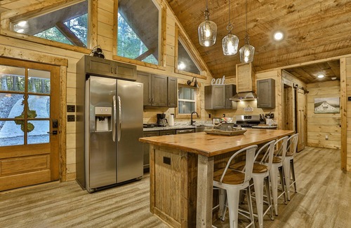 Ellijay Cabin | Luxury Creekside~ Hot Tub | Game Room | Fire Pit | Sleeps 8