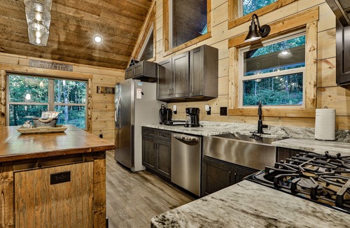 Ellijay Cabin | Luxury Creekside~ Hot Tub | Game Room | Fire Pit | Sleeps 8
