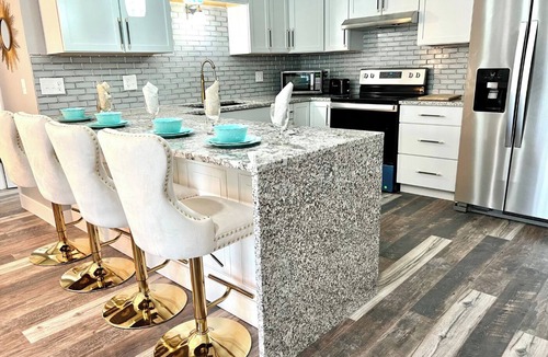 Appleton Apartment | Luxury Custom Peacock Penthouse w/garage
