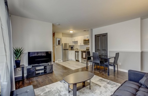 Royal Oak Apartment | Luxury Downtown Royal Oak Furnished Apartment