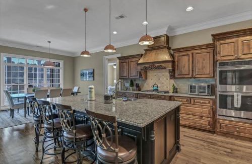 Lexington House | Luxury Escape by the Lake
