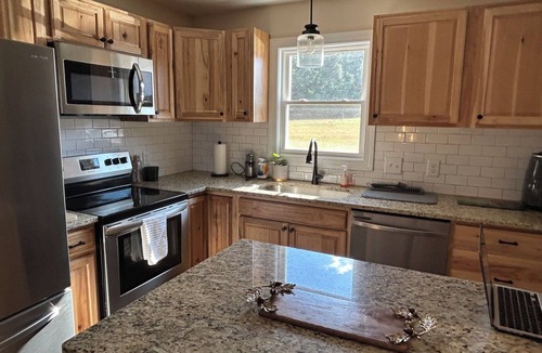 Shelby House | Luxury Escape in the City of Pleasant Living!
