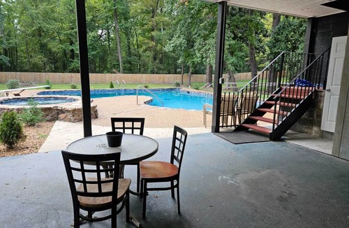 Memphis House | Luxury Estate 12 bedrooms with Pool, Hot tub, Sauna and Barn