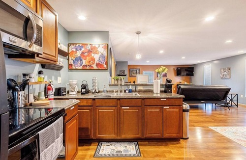 New Market Apartment | Luxury European Spacious Retreat for Work & Travel