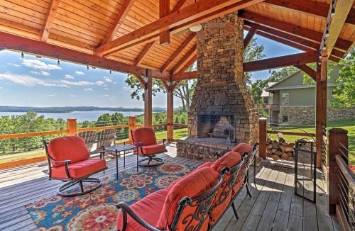 Edgemont House | Luxury Family Retreat - Greers Ferry Lake Views!