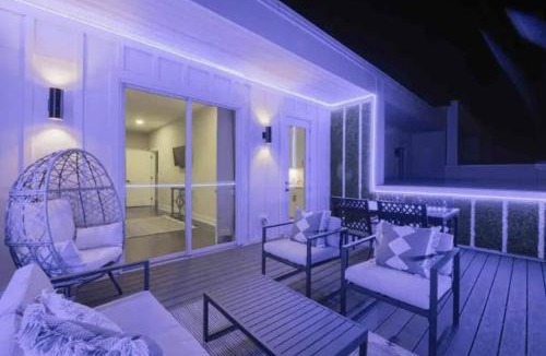 Nashville House | Luxury four-story Home, Rooftop Deck with views, PingPong! Sleeps 12!