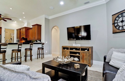 Whitfield House | Luxury Golf Course Home - Pool + Spa - 3 En Suites - 4 Bed/4 Bath - Close to SRQ