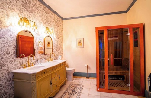 Maryville House | Luxury Historic Suite with Private Indoor Sauna & En-Suite