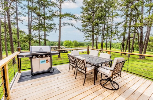 Leasburg House | Luxury Home w/ Private Fishing Pond Near River