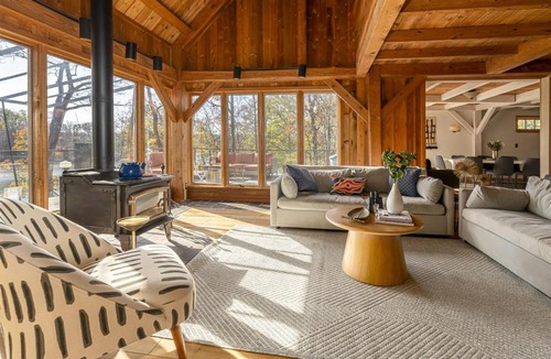 Goreville House | Luxury Lake House w Dock & Game Room