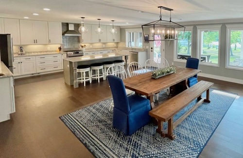 Gallatin House | Luxury Lakefront 30 min to Nashville Kayaks-Firepit-BBQ-PingPong-Foosball
