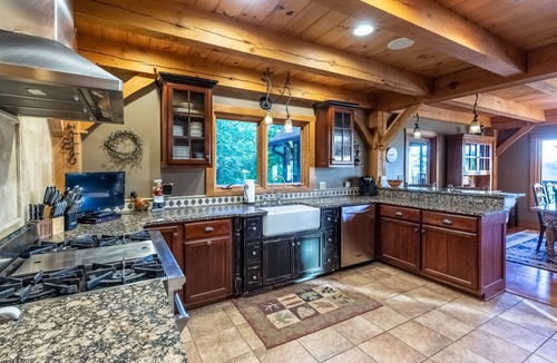 Bryson City Apartment | Luxury Lakeview Cabin With Hot Tub and Game Room