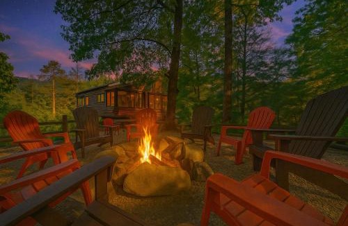 Sevierville House | Luxury Lodge and Resort- Hot Tub, Fire Pit, Game Room, Pets