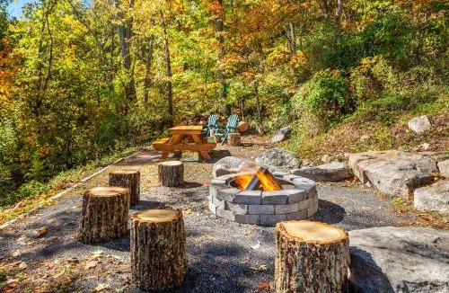 Luray Ski Chalet | Luxury Log Cabin - Mountain Views - 2 King Suites - Sauna & Firepit - 15 miles to National Park