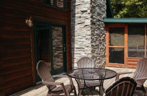 Carbondale House | Luxury Log Cabin w Hot Tub Near Carbondale