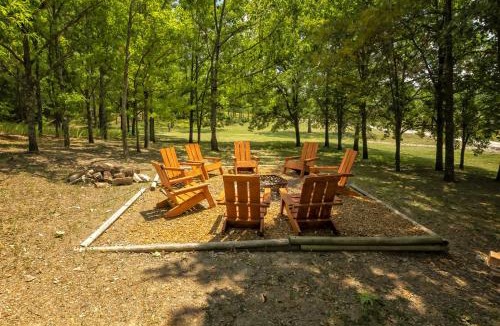 Carbondale House | Luxury Log Cabin w Hot Tub Near Carbondale
