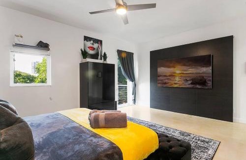 Downtown Fort Lauderdale House | Luxury Mansion, Game Room, Pool, Rooftop, Skyline, Walk to Las Olas