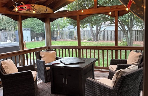 Herndon House | Luxury Modern Herndon Retreat w/Hot Tub – Minutes from Dulles & Reston.