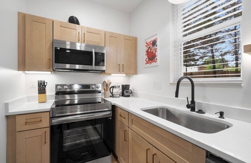 Charlotte Park House | Luxury modern newly built 1bd/1ba, EV charger, 15mi BNA 7mi Broadway 6mi Vandy