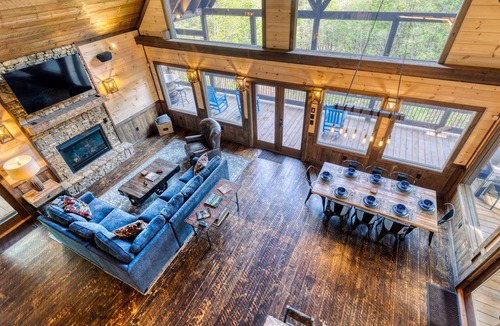 Epworth Cabin | Luxury Mountain Cabin for Families & Groups | 4 King Bedrooms + Hot Tub