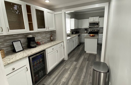 Norwood House | Luxury Norwood House close to downtown Birmingham/Coca-Cola Amphitheater