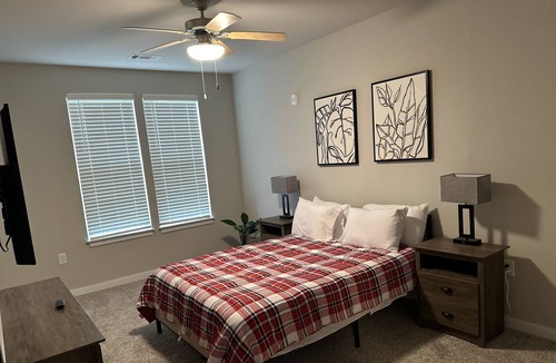 Lakes of Forest Hill Apartment | Luxury Retreat in East Memphis with Balcony