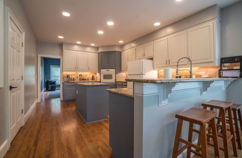 Helen House | Luxury Riverfront Retreat | Hot Tub | Walk to Town