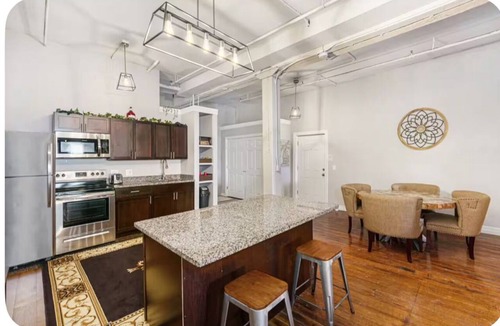 Corktown Apartment | Luxury Riverview Loft with Pool Table