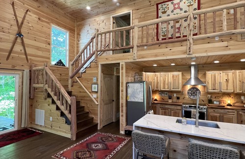 Nancy Cabin | Luxury Secluded Retreat at Lake Cumberland - Wolf Creek Marina