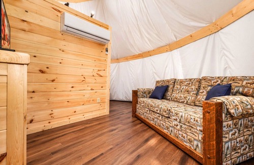 Pigeon Forge Resort | Luxury Smoky Mountain Tepee, Pigeon Forge Near Dollywood, Resort Pool Access
