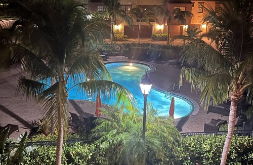 Biggar House | Luxury Townhome - Coveted Paseo Resort - Semiprivate Pool/Spa/15min to Airport