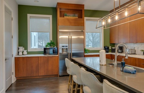 Edgehill Villa | Luxury Townhome! Rooftop/Game Room! Near Broadway!