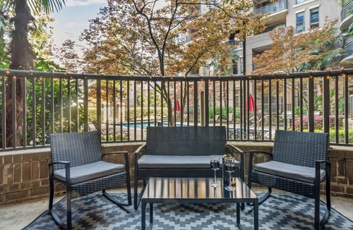 Fourth Ward Condo | Luxury Uptown 2BR Condo Pool Patio Walk to Stadiums & Dining